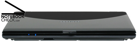 Vorderseite: Kartenschacht für MMC- und SD-Karten.