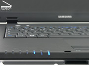 ...sowie die hell strahlenden bunten Status-LEDs des R60-Aura.