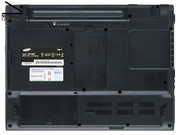 Festplatte und Hauptspeicher sind via Wartungsdeckel zugänglich,...