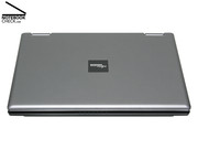 Beim Deckel ist zum Verstauen in Transporttaschen Vorsicht geboten. Die silberfarbene Lackierung reagiert sehr sensibel auf Kratzer.