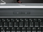 Am FSC M9400 findet sich lediglich eine Zusatztaste. Damit lassen sich die Module für die drahtlose Kommunikation quasi auf Knopfdruck an- und abschalten.