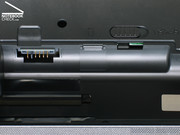 Das Esprimo Mobile M9400 hat einen SIM-Kartenslot für schnelle Internetverbindungen via UMTS/HSDPA im Akkufach.