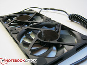 Zwei 80-mm-Lüfter werden via einstrangigem USB-Kabel mit Strom versorgt.