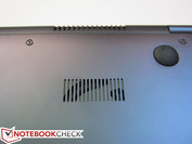 Die Nahaufnahme der Lüfteröffnungen zeigt, dass hier auch die internen Lüfter liegen.