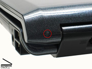 Neben Passungenauigkeiten verschiedener Kunststoffelemente, deuten die Abriebspuren an den Scharnierabdeckungen...