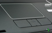 Das Touchpad integriert auch eine ungewöhnliche aber nützliche 4-Wege-Bildlauftaste. Damit lassen sich auch mehrseitige Dokumente schnell durchblättern.