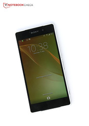 Der Bildschirm ist nicht mehr ganz so hell, dafür blickwinkelstabiler als der Vorgänger.