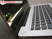 Der Umfang der Bildschirmseite ist mit Gummi ausgekleidet