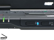 ...riesige und leicht ablesbare Status-LEDs, zwei Schieber zum schnellen An- und Abschalten von Bluetooth und Wireless LAN sowie...