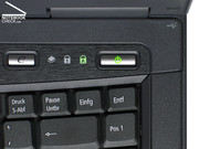 Auch die Passgenauigkeit der Kunststoffelemente sowie Haptik und Mechanik der Schalter und Taster ist in Ordnung.