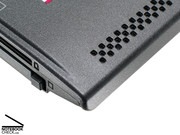 Die Lautsprecher sind in den vorderen Bereich der Handballenauflage integriert und klingen für ein Office-Notebook nicht einmal schlecht.