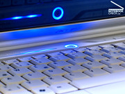 Die blaue Illumination der zahlreichen und beleuchteten Schalter sowie...