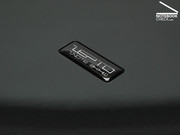 Den Notebookdeckel ziert ein markantes Deckelemblem auf Metallic.