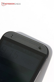 Die Frontkamera löst aber immer noch mit 5 Megpixel auf uns sorgt für tolle Selfies.