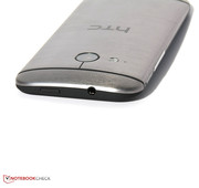 Die Aluminiumrückseite fasst sich toll an.