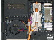 Die Kühlanlage des 3415W arbeitet effizient und leise, kann aber eine deutliche Erwärmung des Touchpads nicht verhindern.