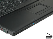 Dafür könnte das Chassis des Znote 3415W, für unseren Geschmack, untenrum gerne etwas steifer gebaut sein. Beim Anheben wirkt das Gehäuse etwas "knarzig".