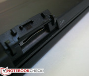 Der SIM-Slot verbleibt auf der Rückseite.