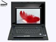 Im Größenvergleich zu einem gewaltigen 17-Zoll-Notebook wirkt das 12,1-zöllige Notus A12 fast schon winzig.