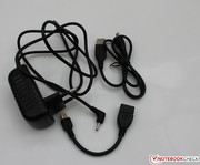 Alle Kabel im Lieferumfang: Netzstecker, USB OTG Kabel