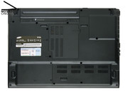 Für ein 17-Zoll-Notebook schwach: Kleine Wartungsöffnungen ...