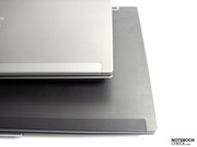 die schicke Struktur im gebürsteten Look haben beide