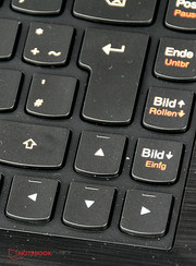 Die Pfeiltasten sind für ein 14-Zoll-Gerät recht groß, allerdings nicht abgesetzt vom Rest der Tastatur.