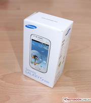 Das Samsung Galaxy S DUOS in minimalistischer Verpackung