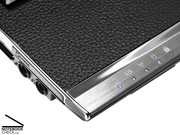 Die Passgenauigkeit der Gehäuseteile ist beeindruckend, die Status-LEDs etwas klein geraten.