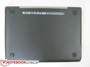 Die Unterseite der Docking Station ist dem S2110 ähnlich.