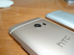 Im Bild: Glacier Silver und Topaz Gold.