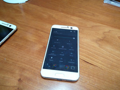 Android 6.0.1 mit HTC Sense ist vorinstalliert.