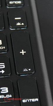 Die Tastaturbeleuchtung lässt sich in zwei Farben und jeweils zwei Helligkeitsstufen einstellen.