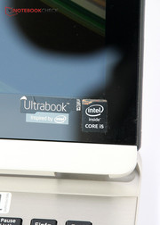 Die Ultrabookvorgaben erfüllt Toshiba, mit fast zwei Kilo ist das Convertible aber nicht gerade leicht für ein 13,3-Zoll-Gerät.
