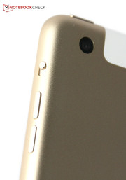 Seitlich sitzt immer noch der praktische Stummschalter.