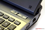 Power-Button und eine Taste für die Leistungsmodi des Notebooks.