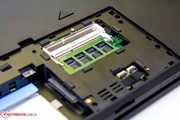 Nur zwei von vier RAM-Bänken (DDR3-12800) sind ab Werk belegt.