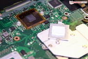 Der Intel HM77 Chipsatz befindet sich oberhalb der CPU und GPU.