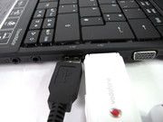 Überbreite USB-Erweiterungen müssen mit Verlängerungen arbeiten um den benachbarten Port nicht zu blockieren