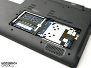 Eine große Hardwareabdeckung an der Unterseite...