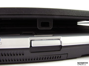 Der Displayverschluss kommt seiner Aufgabe nach erreicht aber nicht die Qualität der bekannten Doppelhaken-Varianten