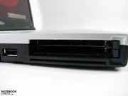 ...in dem vorhandenen Doppelschacht mit darunter liegendem Smartcardreader...