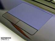 Das Touchpad ist groß und bietet eine leicht angeraute Oberfläche