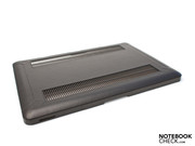 Die Unterseite ist ebenfalls mit Leder überzogen und bietet eine gute Belüftung.