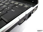 versteckter Ein- / Ausschalter an der rechten Gehäuseseite