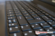 Die Tastatur lässt sich um drei Millimeter durchbiegen, der Druckpunkt ist in Ordnung, könnte aber besser sein.