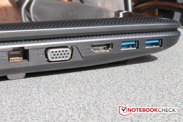Nebenbei befinden sich auf der linken Seite noch HDMI, VGA und ein klassischer Ethernet-Port