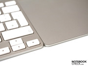 Die Kombination aus Wireless Keyboard und Magic Trackpad passt perfekt zusammen und ...