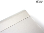 Die Status-LED ist fast unsichtbar im oberen Bereich integriert.