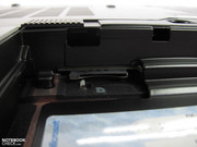 ...wie ein UMTS Modem (hier der SIM-Steckplatz)